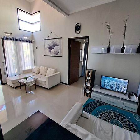 Villa Petit Tour Batu  Εξωτερικό φωτογραφία