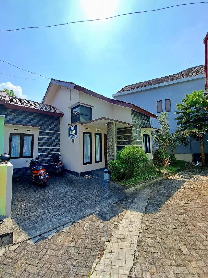 Villa Petit Tour Batu  Εξωτερικό φωτογραφία